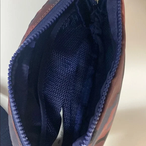 Lululemon Camouflage Bag - Picture 3 of 5